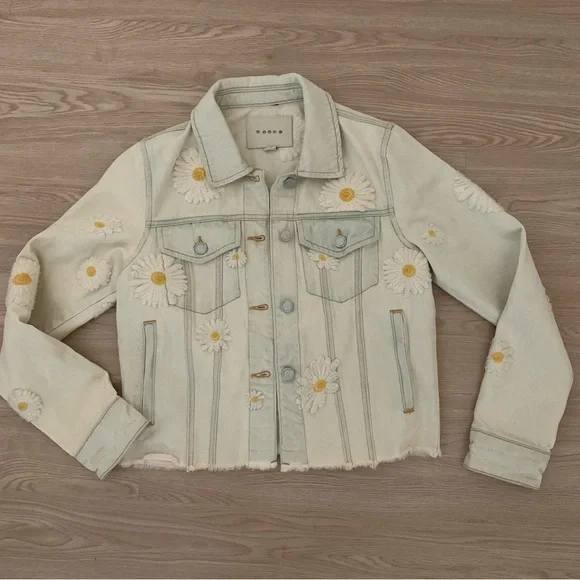 𝅺BlankNYC daisy flower embroidered denim jacket